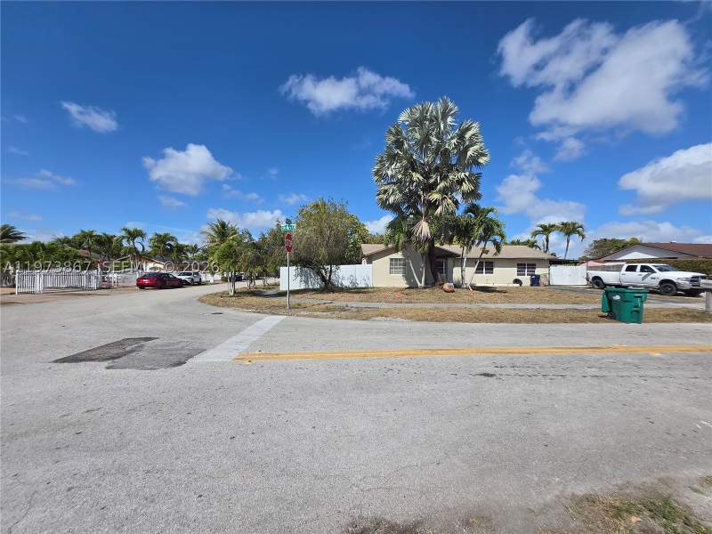 4 bedroom SingleFamilyResidence at 13377 SW 46th Ln, San Sebastian Unit No 5, Miami — photo 3