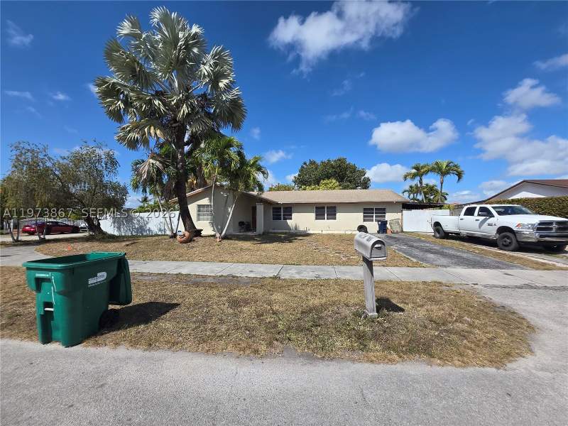 4 bedroom SingleFamilyResidence at 13377 SW 46th Ln, San Sebastian Unit No 5, Miami — photo 4