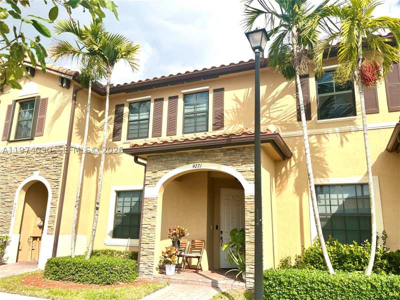 3 bedroom Townhouse at 9271 W 33rd Ln, Bonterra, Hialeah — photo 1