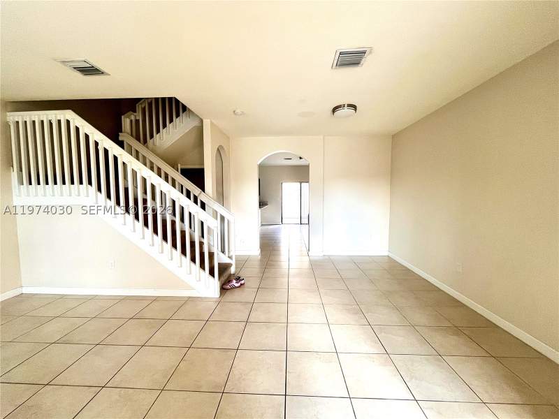 3 bedroom Townhouse at 9271 W 33rd Ln, Bonterra, Hialeah — photo 3