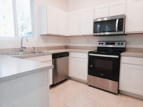 1363 NW 208th Ter, Miami Gardens FL - photo 7 of 62