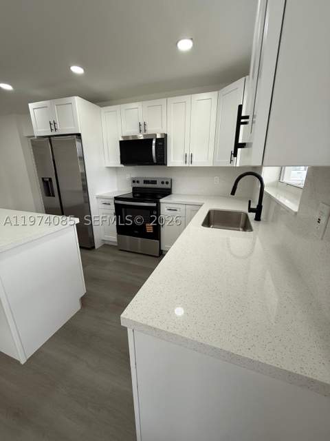 3010 NW 186th Ter, Miami Gardens FL - photo 12 of 32