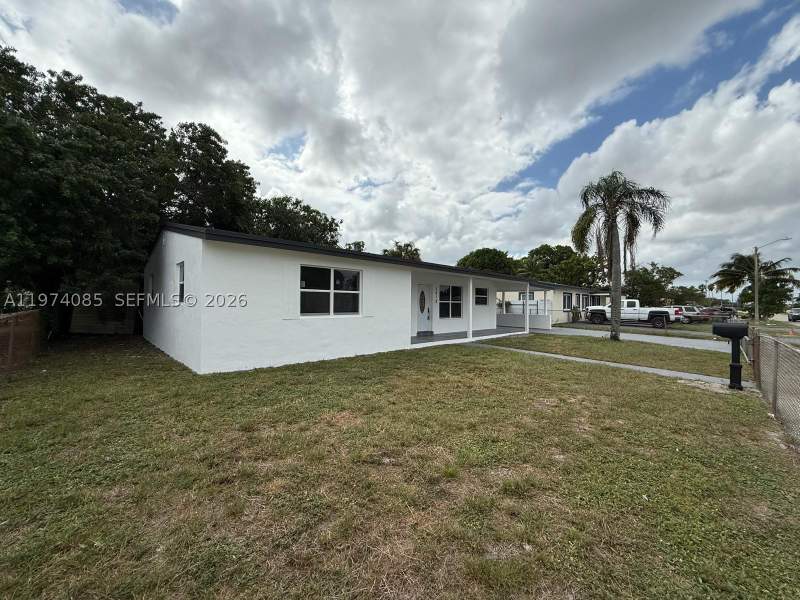 4 bedroom SingleFamilyResidence at 3010 NW 186th Ter, High House Sub, Miami Gardens — photo 2