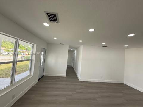 3010 NW 186th Ter, Miami Gardens FL - photo 6 of 32