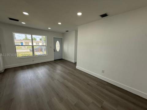 3010 NW 186th Ter, Miami Gardens FL - photo 7 of 32