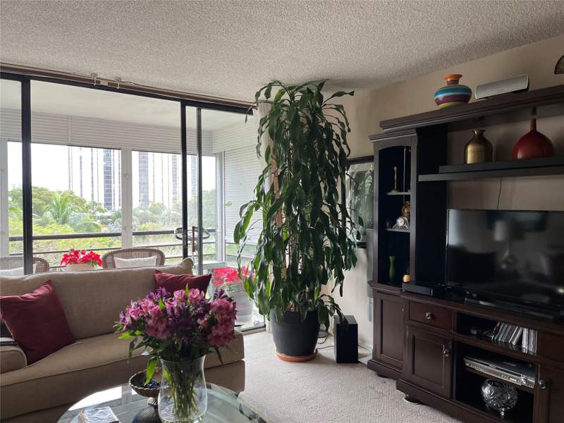 1 bedroom Condominium at 20500 W Country Club Drive 416, Biscaya, Aventura — photo 4