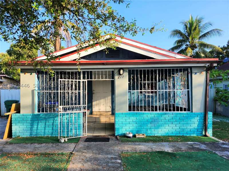 2 bedroom SingleFamilyResidence at 227 NW 33rd St, Wynd Wood Park, Miami — photo 1