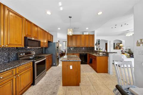 7436 SW 188th Ln, Cutler Bay FL - photo 11 of 61