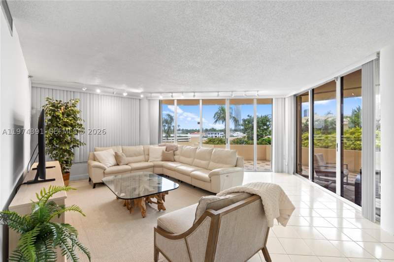 2 bedroom Condominium at 20191 E Country Club Dr 407, Terraces North Turnberry, Aventura — photo 5