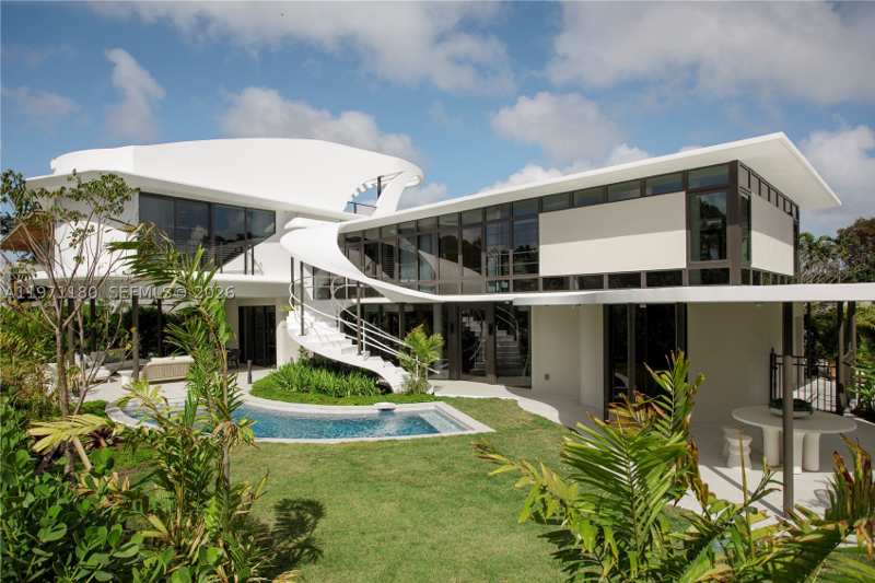 5 bedroom SingleFamilyResidence at 5261 NE 5th Ave, Bayshore Plaza Unit No 6, Miami — photo 1