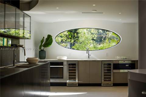 5261 NE 5th Ave, Miami FL - photo 7 of 31