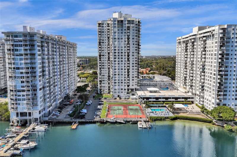 1 bedroom Condominium at 2750 NE 183rd St 406, Commodore Plaza Condo, Aventura — photo 1