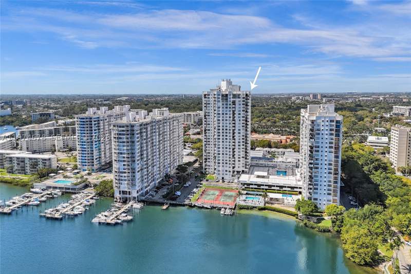 1 bedroom Condominium at 2750 NE 183rd St 406, Commodore Plaza Condo, Aventura — photo 2
