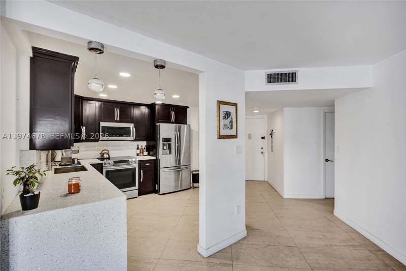 1 bedroom Condominium at 2750 NE 183rd St 406, Commodore Plaza Condo, Aventura — photo 4