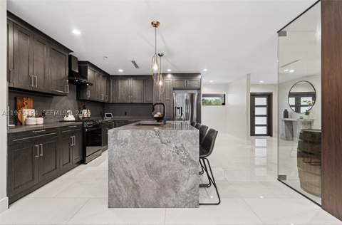 14412 Rosewood Rd, Miami Lakes FL - photo 14 of 56