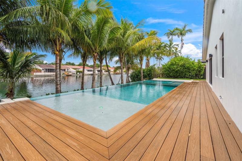 4 bedroom SingleFamilyResidence at 14412 Rosewood Rd, Miami Lakes Lake Martha S, Miami Lakes — photo 5