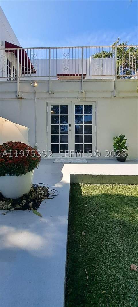 846 Michigan Ave 101, Miami Beach FL - photo 7 of 48