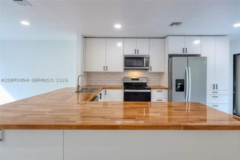 3 bedroom Townhouse at 3905 Adra Ave J-46B, Costa Del Sol Condo J, Doral — photo 3