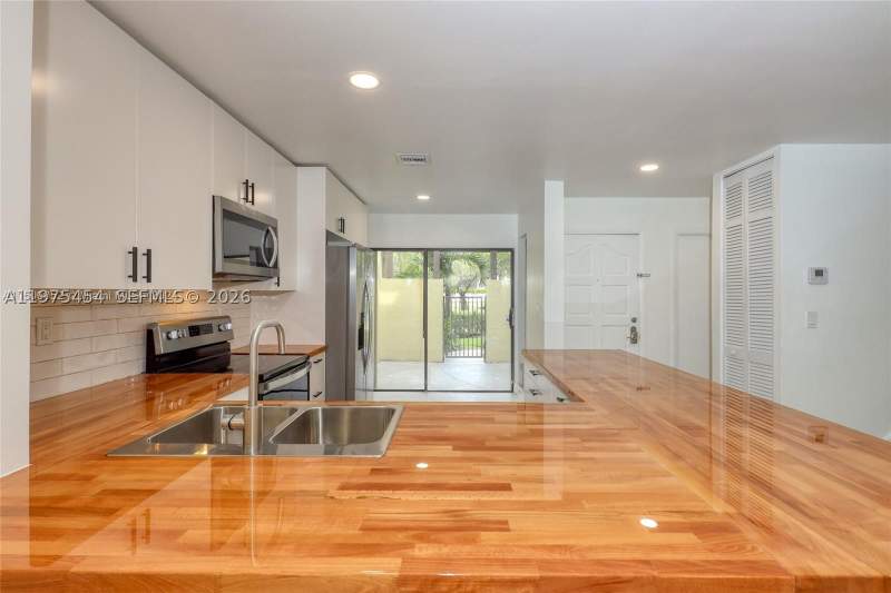 3 bedroom Townhouse at 3905 Adra Ave J-46B, Costa Del Sol Condo J, Doral — photo 4