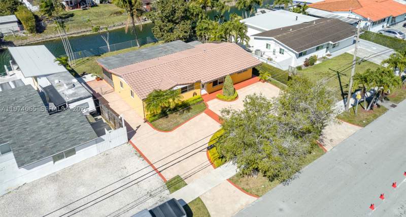 4 bedroom SingleFamilyResidence at 4600 SW 104th Ave, Heftler Homes Sec 2, Miami — photo 2