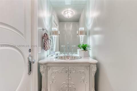 1455 Ocean Dr 1607, Miami Beach FL - photo 11 of 25