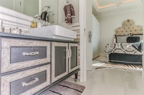 1455 Ocean Dr 1607, Miami Beach FL - photo 15 of 25