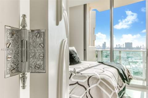 1455 Ocean Dr 1607, Miami Beach FL - photo 23 of 25