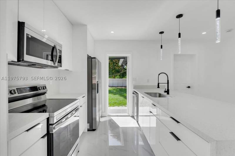 3 bedroom SingleFamilyResidence at 910 NW 133rd St, De Pauly Heights, North Miami — photo 4