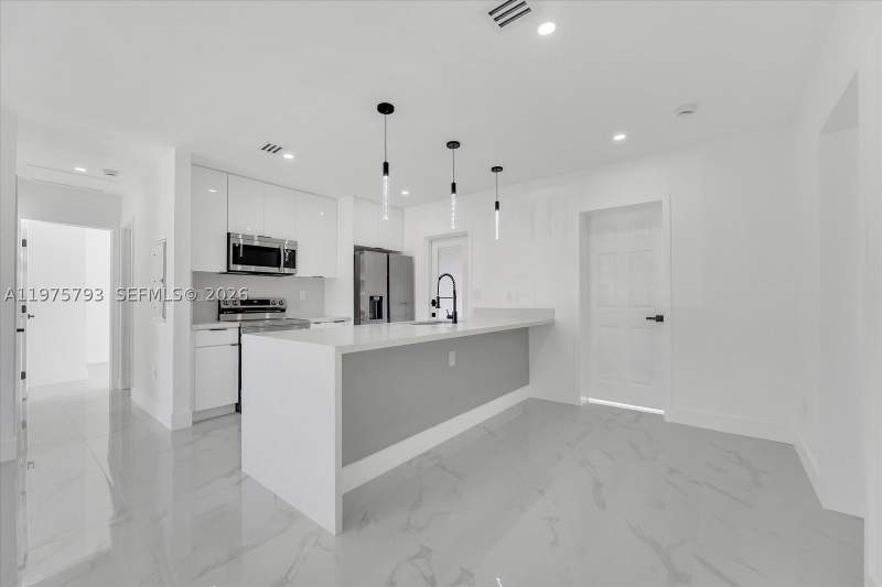 3 bedroom SingleFamilyResidence at 910 NW 133rd St, De Pauly Heights, North Miami — photo 5