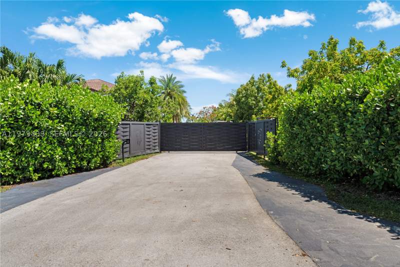 5 bedroom SingleFamilyResidence at 13050 SW 26th St, J G Heads Farms Unit A, Miami — photo 2
