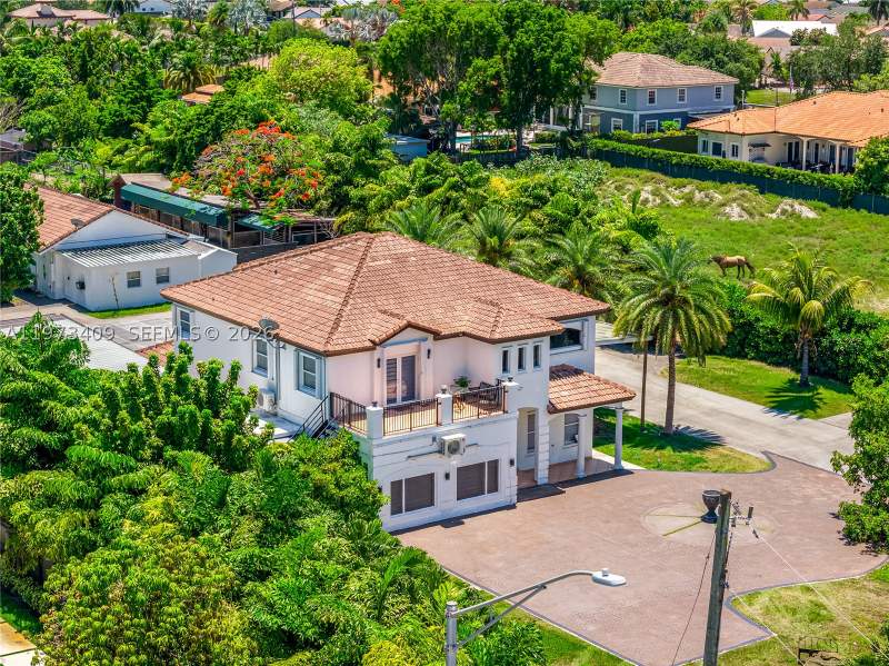 5 bedroom SingleFamilyResidence at 13050 SW 26th St, J G Heads Farms Unit A, Miami — photo 3