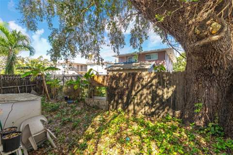 1613 NW 16th St E, Miami FL - photo 12 of 29