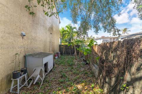 1613 NW 16th St E, Miami FL - photo 13 of 29