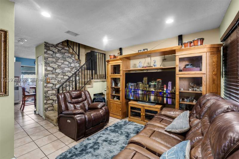 2 bedroom Condominium at 1613 NW 16th St E, 1613 NW 16 St Condo, Miami — photo 2