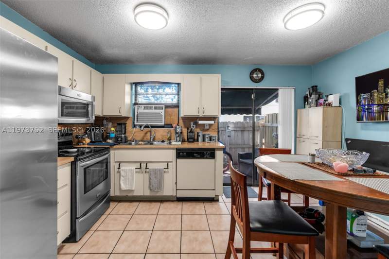 2 bedroom Condominium at 1613 NW 16th St E, 1613 NW 16 St Condo, Miami — photo 4