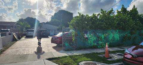 150 NW 17th Ct, Miami FL - photo 8 of 20