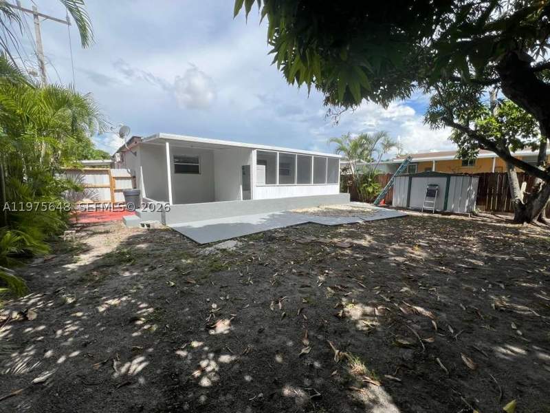 5 bedroom SingleFamilyResidence at 4365 W 1st Ave, Andrews Park Addn, Hialeah — photo 3