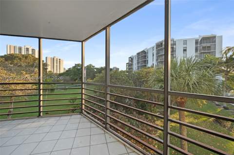20500 W Country Club Dr 311, Aventura FL - photo 15 of 43