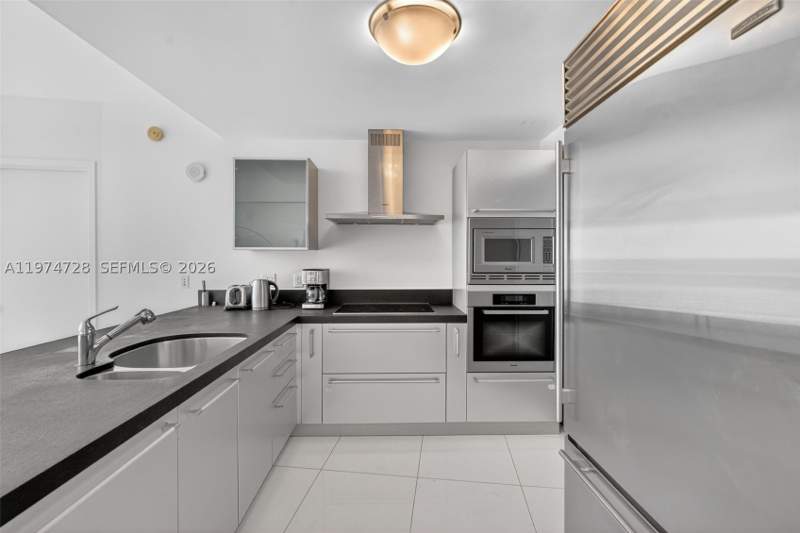 1 bedroom Condominium at 18201 Collins Ave 2008, Trump Royale Condo, Sunny Isles Beach — photo 3