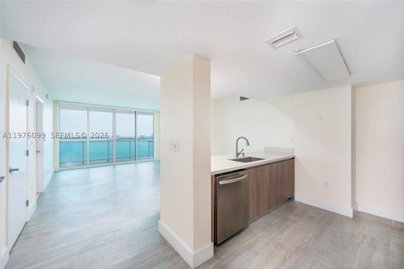2 bedroom Condominium at 1800 N Bayshore Dr 2503, 1800 Club Condo, Miami — photo 3