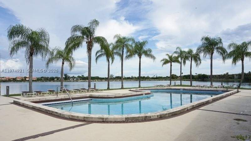 3 bedroom Townhouse at 331 Ives Dairy Rd 331-10, Condo G At Mediterranea, Miami — photo 2