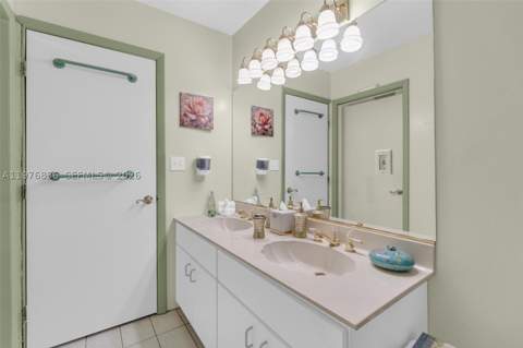 18201 SW 87th Ave, Palmetto Bay FL - photo 14 of 28