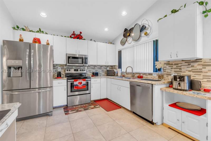4 bedroom SingleFamilyResidence at 18201 SW 87th Ave, Section 22 Bel-Aire, Palmetto Bay — photo 5