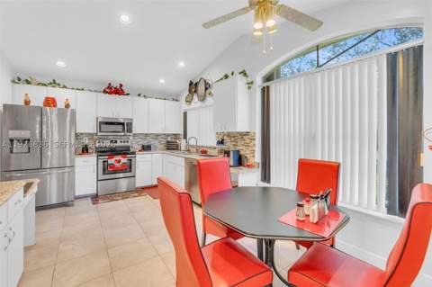 18201 SW 87th Ave, Palmetto Bay FL - photo 6 of 28