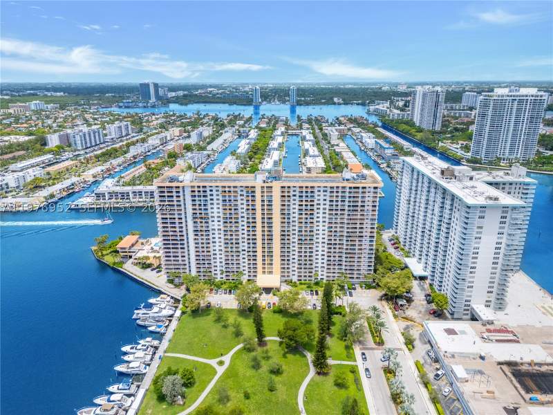 2 bedroom Condominium at 290 174th St 1006, Winston Towers 700 Condo, Sunny Isles Beach — photo 5