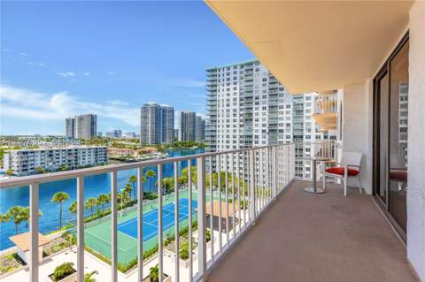 290 174th St 1006, Sunny Isles Beach FL - photo 6 of 24