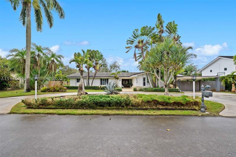 5 bedroom SingleFamilyResidence at 9838 SW 94th Ter, West Cherry Grove, Miami — photo 3