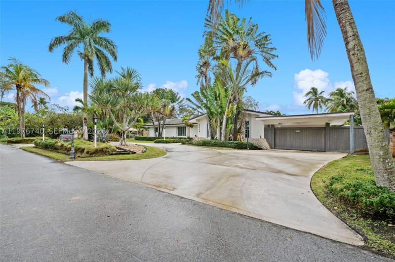 5 bedroom SingleFamilyResidence at 9838 SW 94th Ter, West Cherry Grove, Miami — photo 4