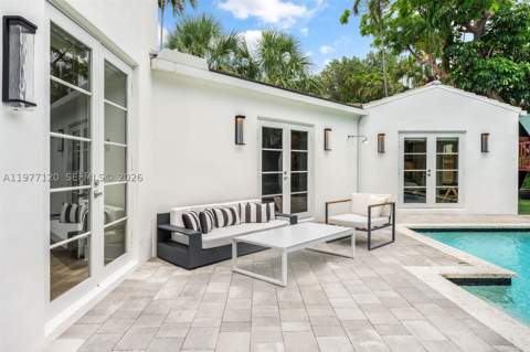 2887 Pine Tree Dr, Miami Beach FL - photo 16 of 44