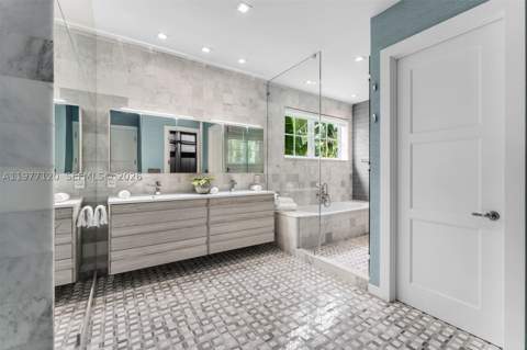 2887 Pine Tree Dr, Miami Beach FL - photo 22 of 44
